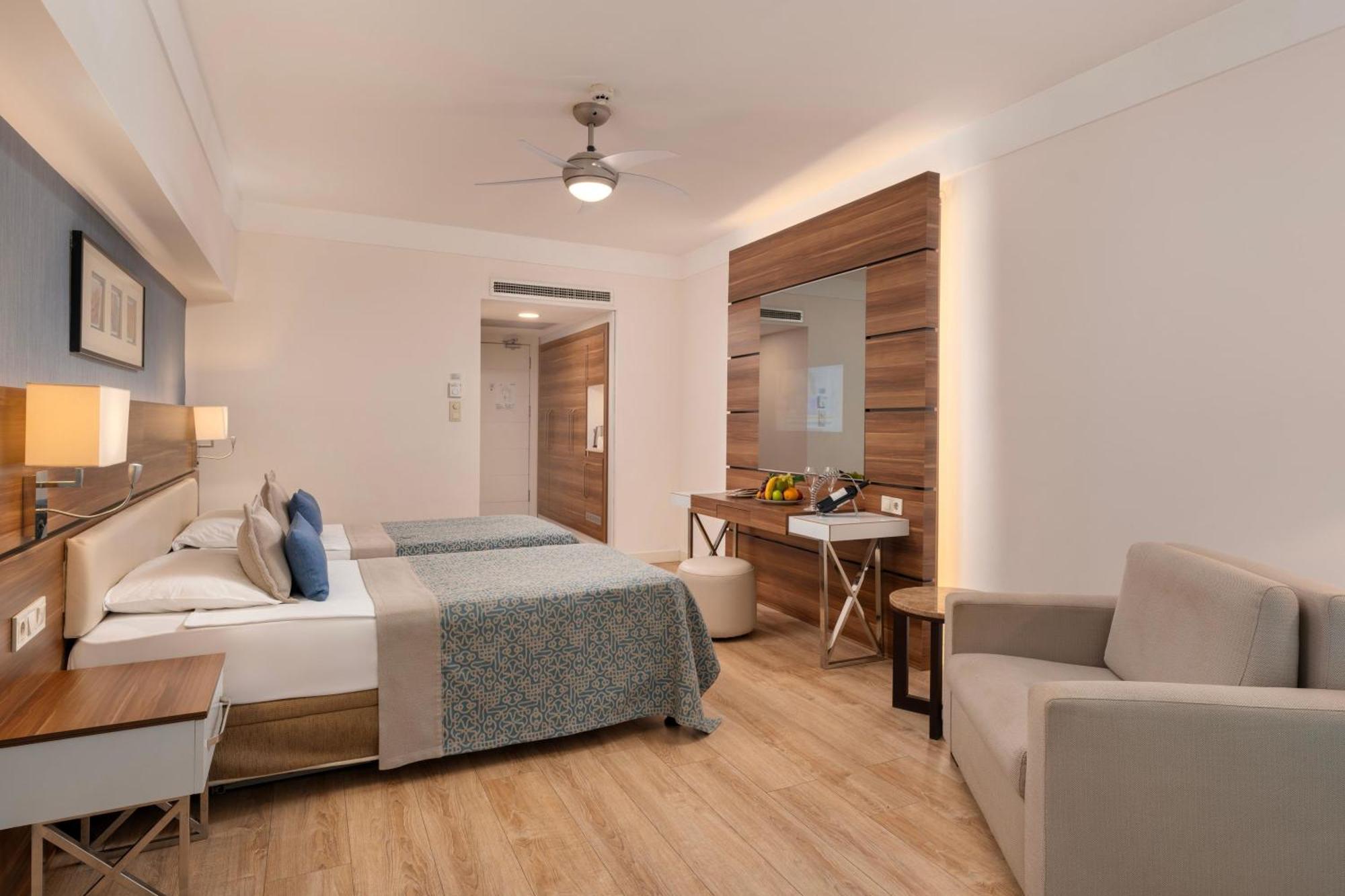 Deluxe Room,1756446812:JPEG